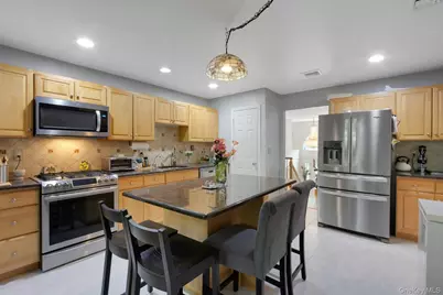 19 Flower Lane, Valley Cottage, NY 10989 - Photo 5