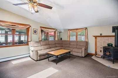 17 Brook Place, East Islip, NY 11730 - Photo 15