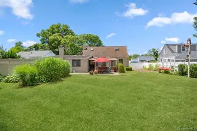 17 Brook Place, East Islip, NY 11730 - Photo 29