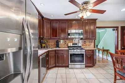 17 Brook Place, East Islip, NY 11730 - Photo 9