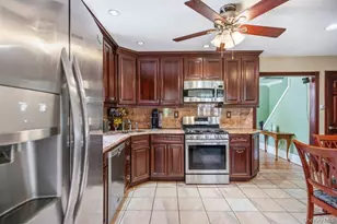 17 Brook Pl, East Islip, NY 11730 - Photo 9