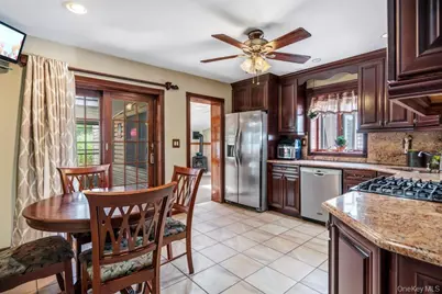 17 Brook Place, East Islip, NY 11730 - Photo 13