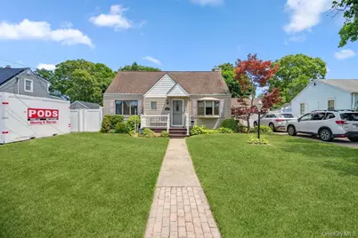 17 Brook Place, East Islip, NY 11730 - Photo 1