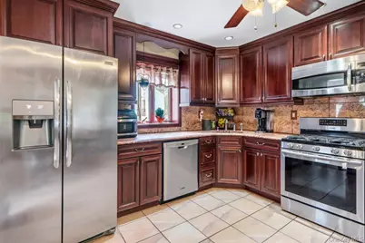 17 Brook Place, East Islip, NY 11730 - Photo 11