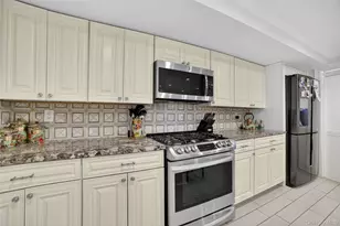 60-37 69th Pl, Maspeth, NY 11378 - Photo 9