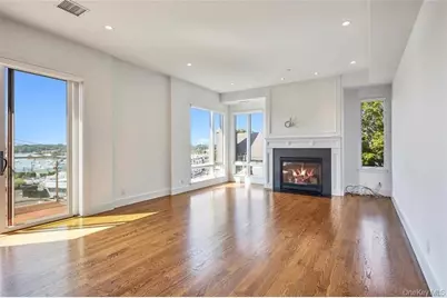 422 E Boston Post Road #PH 401, Mamaroneck, NY 10543 - Photo 3