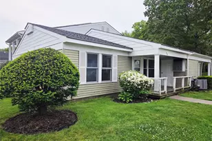 5 Independence Ct, Ridge, NY 11961 - Photo 9