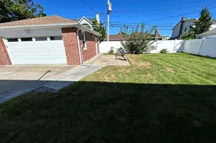 67 Emerson Ave, Levittown, NY 11756 - Photo 19