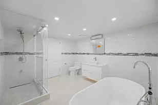 5 Bellingham Ln, Great Neck, NY 11023 - Photo 19