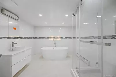 5 Bellingham Lane, Great Neck, NY 11023 - Photo 17