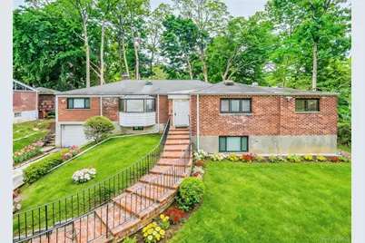 5 Bellingham Lane, Great Neck, NY 11023 - Photo 1