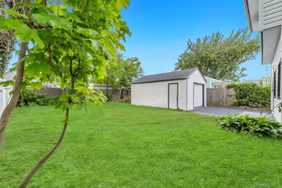 20 Howard Street, Hicksville, NY 11801 - Photo 25