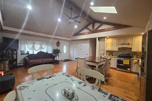 224 Ohio St, Hicksville, NY 11801 - Photo 3