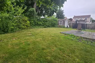 224 Ohio St, Hicksville, NY 11801 - Photo 9
