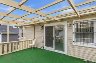 22 Wood St, Lynbrook, NY 11563 - Photo 23