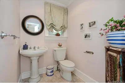 11 Demott Avenue, Rockville Centre, NY 11570 - Photo 11