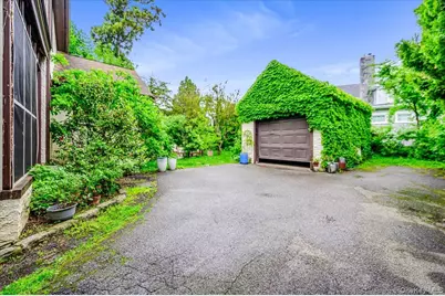 11 Demott Avenue, Rockville Centre, NY 11570 - Photo 29