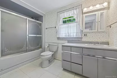 207 N Forest Avenue, Rockville Centre, NY 11570 - Photo 25
