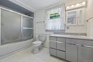 207 N Forest Ave, Rockville Centre, NY 11570 - Photo 25