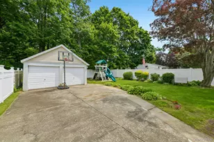 207 N Forest Ave, Rockville Centre, NY 11570 - Photo 29