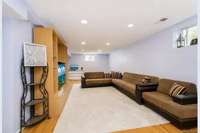 34 Putters Ct, New York, NY 10301 - Photo 19
