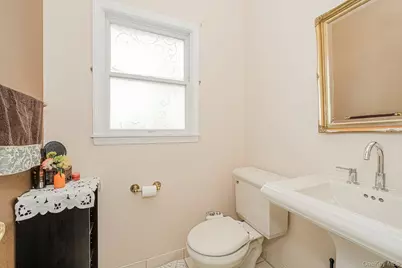 34 Putters Ct, New York, NY 10301 - Photo 17