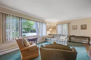 190 Lake Dr, Copiague, NY 11726 - Photo 9