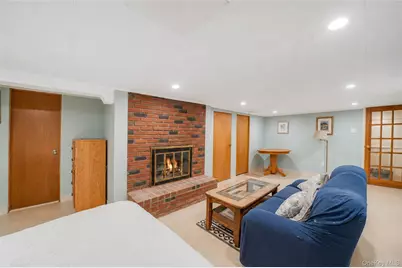 190 Lake Drive, Copiague, NY 11726 - Photo 17
