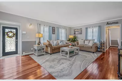 2 Sutton Place, Massapequa, NY 11758 - Photo 11