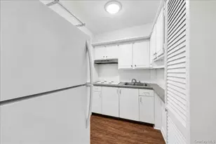 2571 Seymour Ave, Bronx, NY 10469 - Photo 9