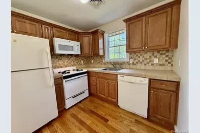 1005 6th Street, West Babylon, NY 11704 - Photo 3
