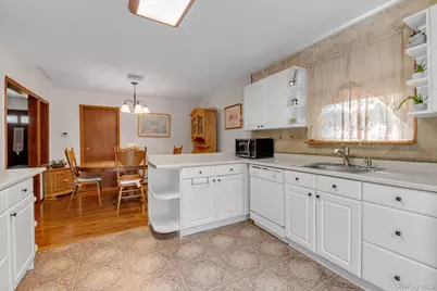 135 Centre Avenue, Lindenhurst, NY 11757 - Photo 9
