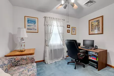 135 Centre Avenue, Lindenhurst, NY 11757 - Photo 15