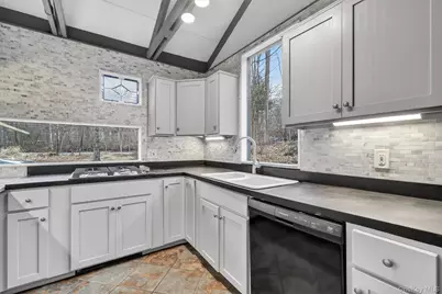 98 Mount Airy Road S, Croton on Hudson, NY 10520 - Photo 9