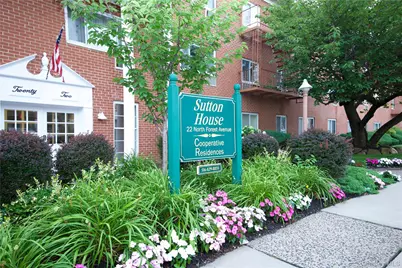 22 N Forest Avenue #3E, Rockville Centre, NY 11570 - Photo 1