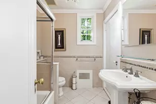 89 Bayview Ave, Great Neck, NY 11021 - Photo 21
