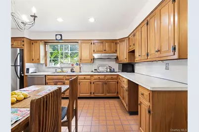 89 Bayview Avenue, Great Neck, NY 11021 - Photo 7