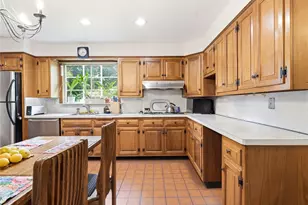 89 Bayview Ave, Great Neck, NY 11021 - Photo 7