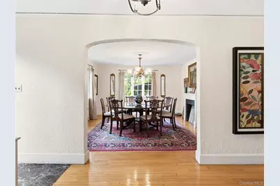 89 Bayview Avenue, Great Neck, NY 11021 - Photo 13
