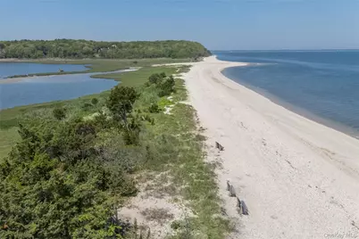 13 Bittersweet Avenue, Hampton Bays, NY 11946 - Photo 35