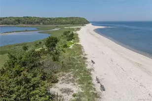 13 Bittersweet Ave, Hampton Bays, NY 11946 - Photo 35