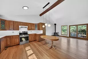 2 Merry Hill Rd, Poughkeepsie, NY 12603 - Photo 7