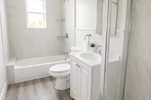 164-22 Grand Central Pkwy, Jamaica, NY 11432 - Photo 9