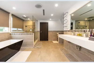200 Clocks Boulevard, Massapequa, NY 11758 - Photo 15
