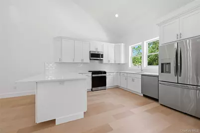 19 Montauk Highway #7, Westhampton, NY 11977 - Photo 5