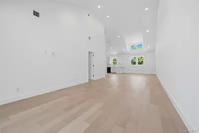 19 Montauk Highway #9, Westhampton, NY 11977 - Photo 17