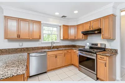 506 Twomey Avenue, Calverton, NY 11933 - Photo 21