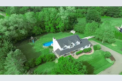 506 Twomey Avenue, Calverton, NY 11933 - Photo 43