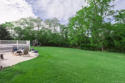 506 Twomey Avenue, Calverton, NY 11933 - Photo 37