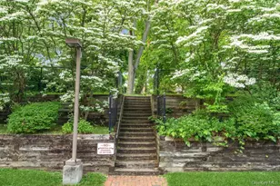 195 S Middle Neck Rd, Great Neck, NY 11021 - Photo 11